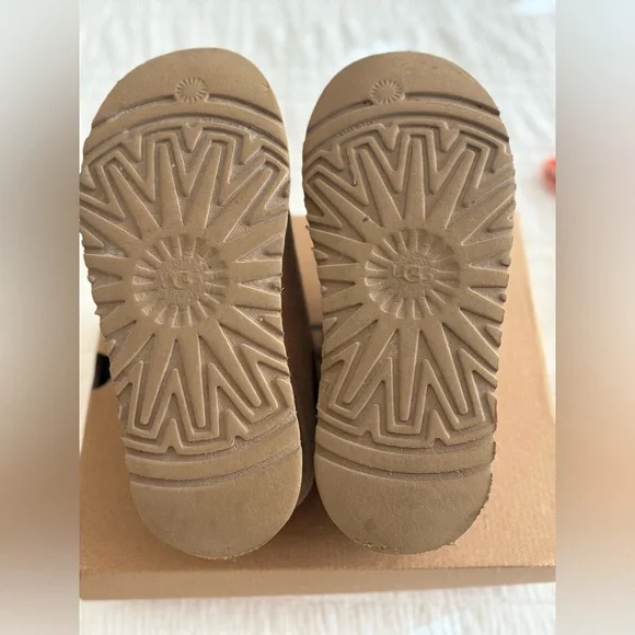 UGG Tasman Slippers - Picture 6 of 6